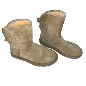 UGG - Classic short buckle boot